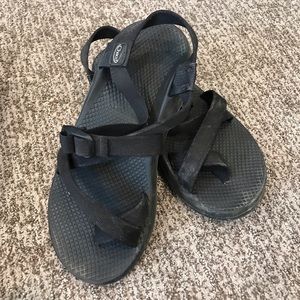 Chaco terreno black sandals
